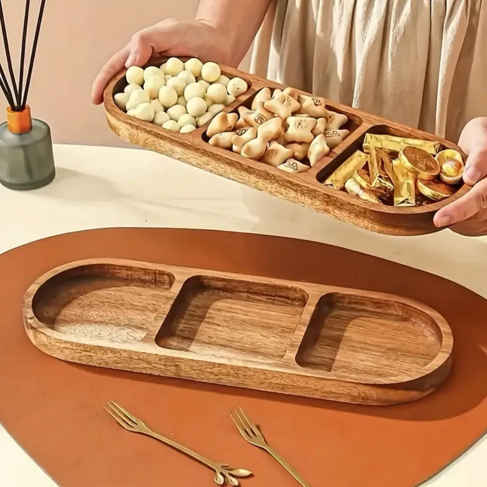 Serviertablett aus Holz mit drei Fächern