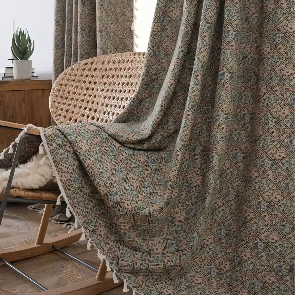 Halbverdunkelnder Vorhang mit floralem Jacquard und Fransen