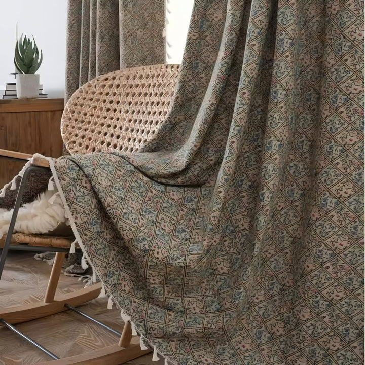 Halbverdunkelnder Vorhang mit floralem Jacquard und Fransen