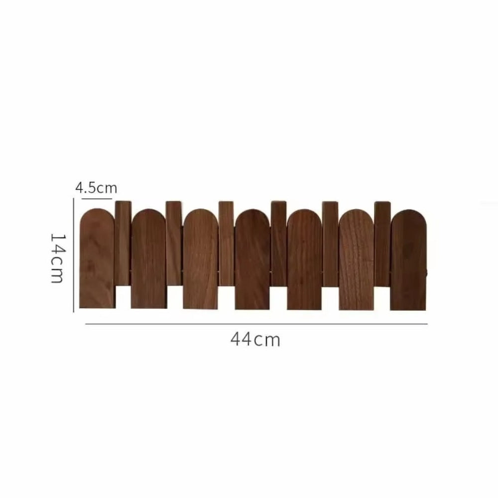Wandgarderobe aus Holz in Klaviertasten-Optik