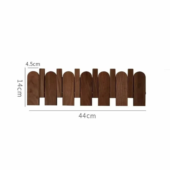 Wandgarderobe aus Holz in Klaviertasten-Optik