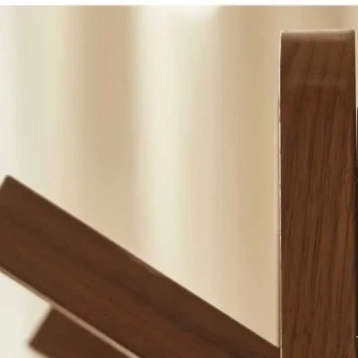 Wandgarderobe aus Holz in Klaviertasten-Optik