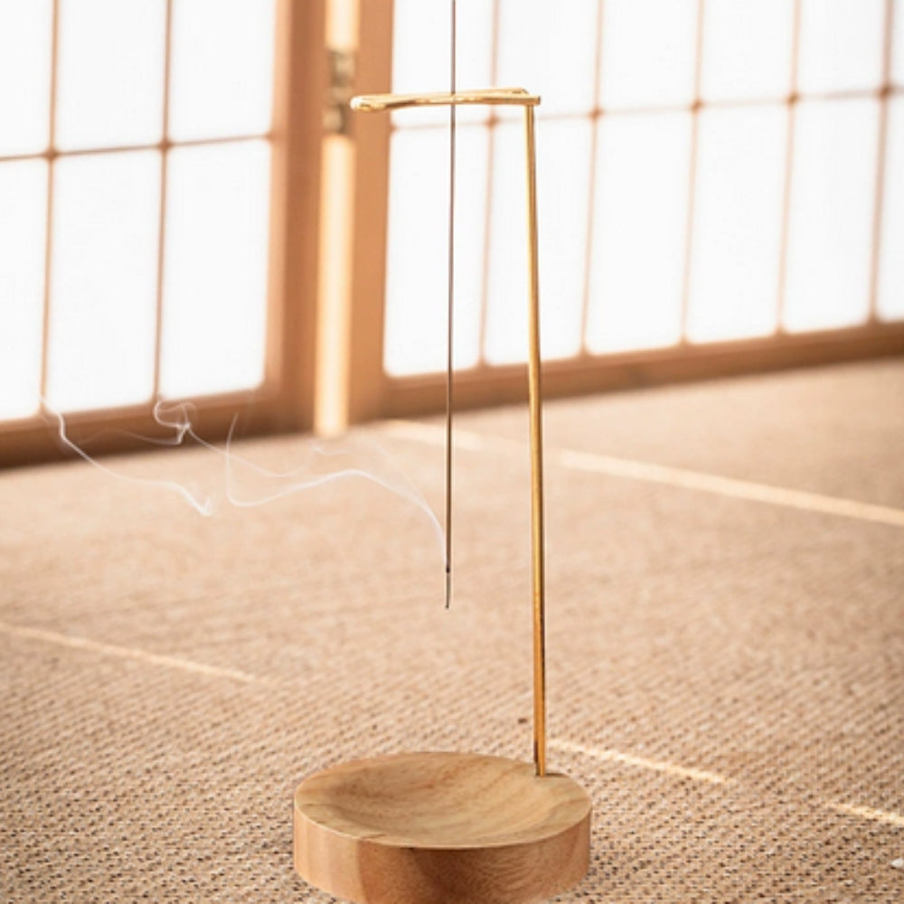 Räucherstäbchenhalter aus Holz mit Metallelement