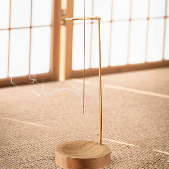 Räucherstäbchenhalter aus Holz mit Metallelement
