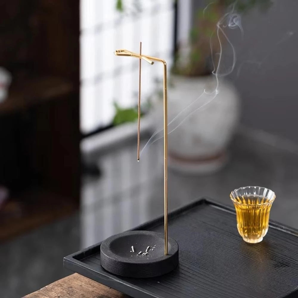Räucherstäbchenhalter aus Holz mit Metallelement