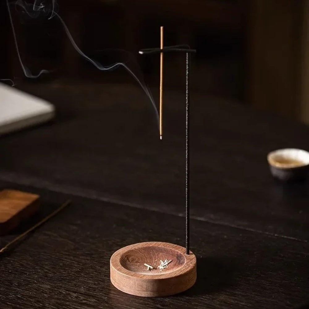 Räucherstäbchenhalter aus Holz mit Metallelement