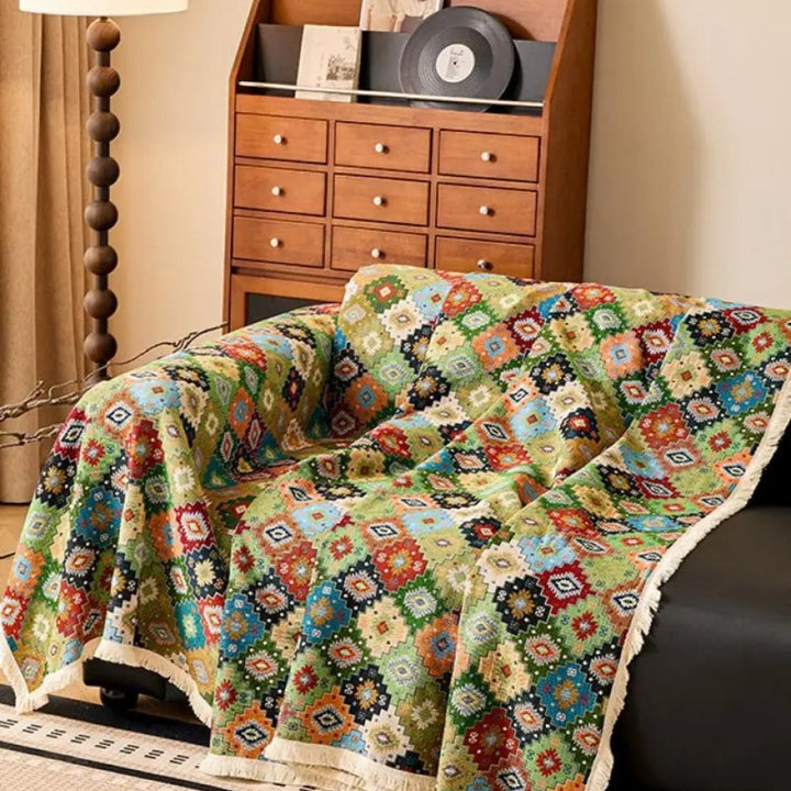 Sofaüberwurf mit Kelim-Muster und Fransen