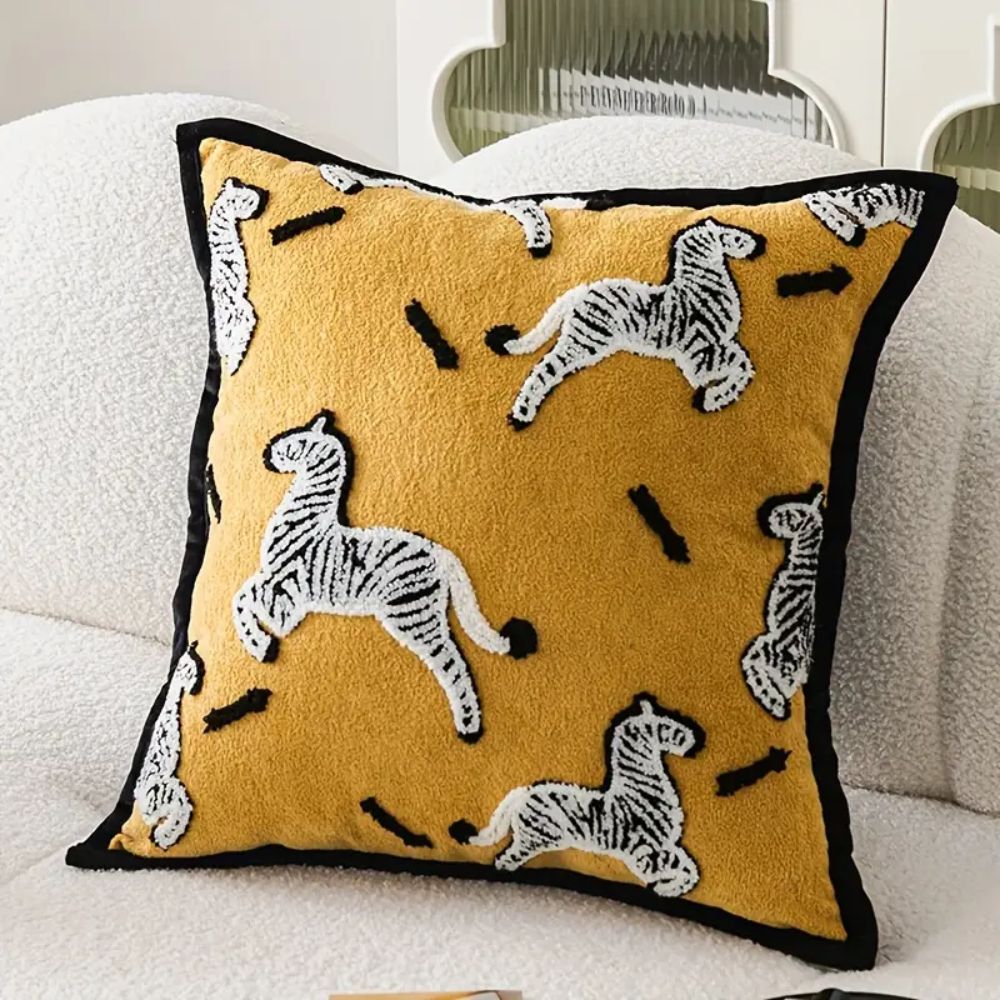 Kissenhülle aus besticktem Chenille mit geometrischem Muster