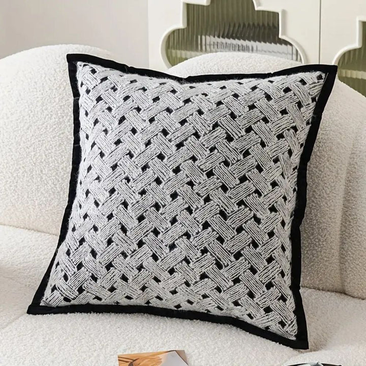 Kissenhülle aus besticktem Chenille mit geometrischem Muster