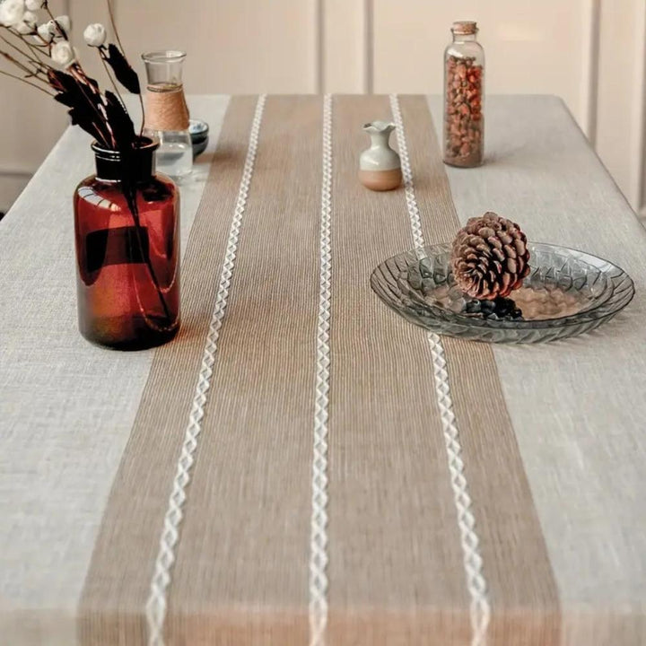 Geometrische Leinentischdecke mit Quasten
