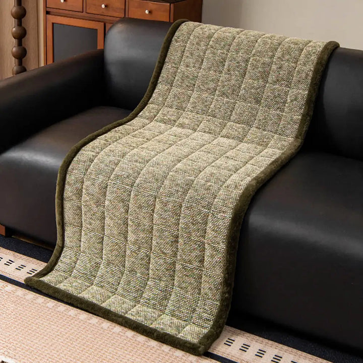 Gesteppter Chenille-Sofabezug mit Fransenkanten