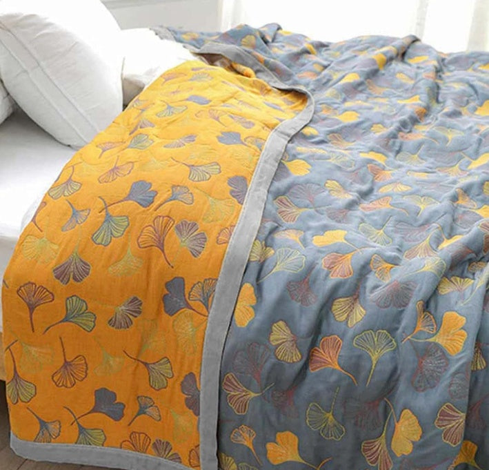 Wendbare Tagesdecke mit Ginkgoblättern