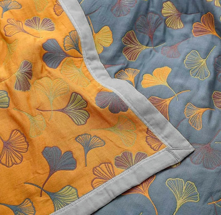 Wendbare Tagesdecke mit Ginkgoblättern